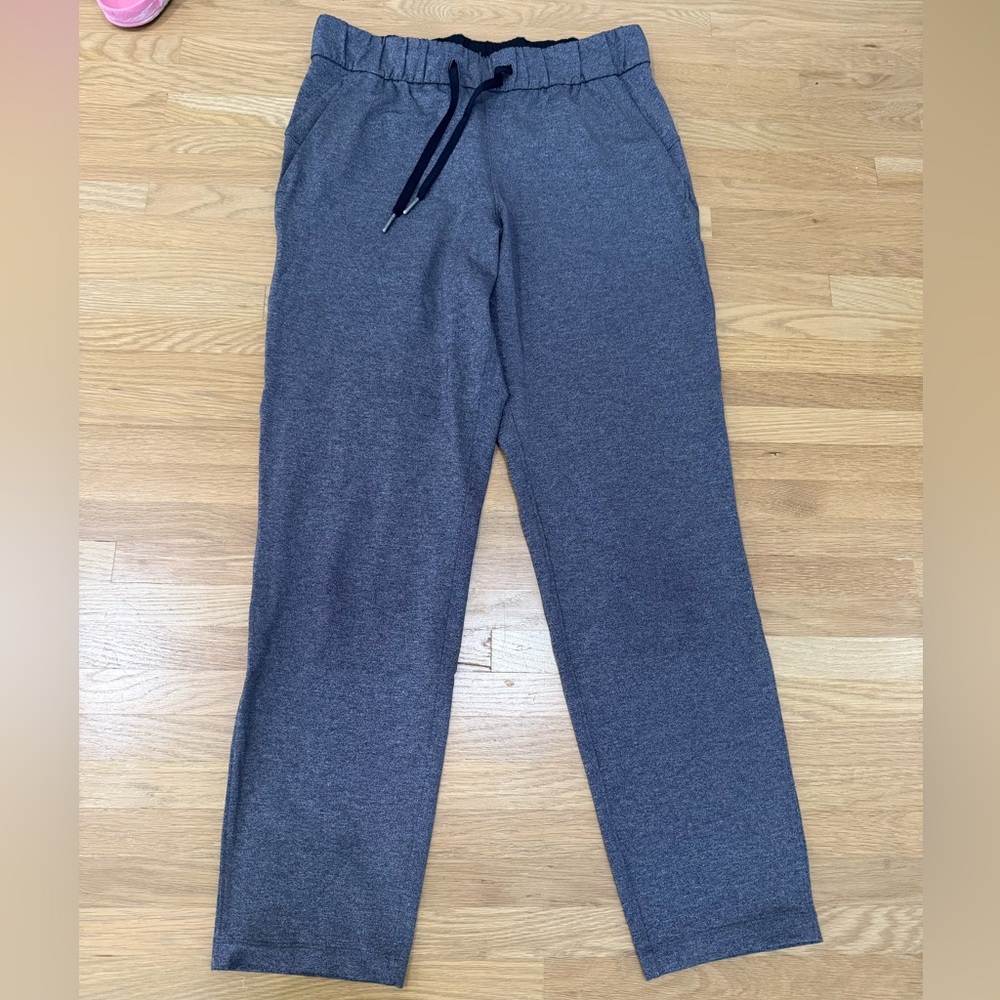 Lululemon “on the fly” track pants size 6 dark grey